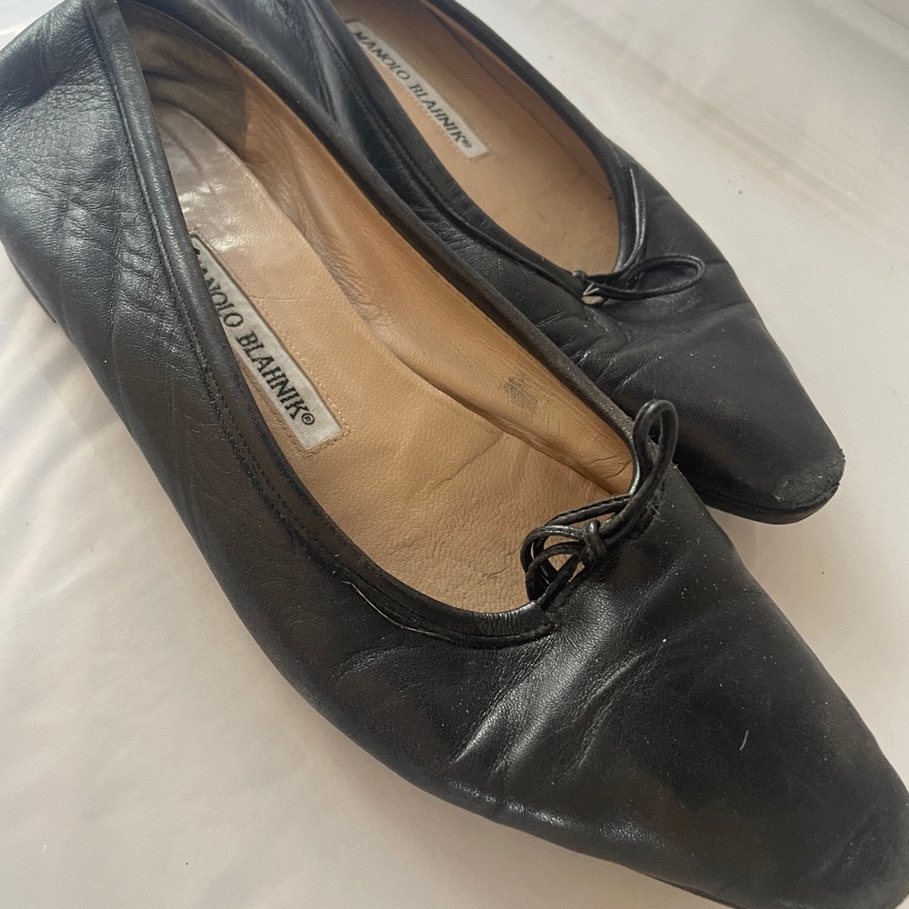 Black ballet flats. Manolo Blahnik.